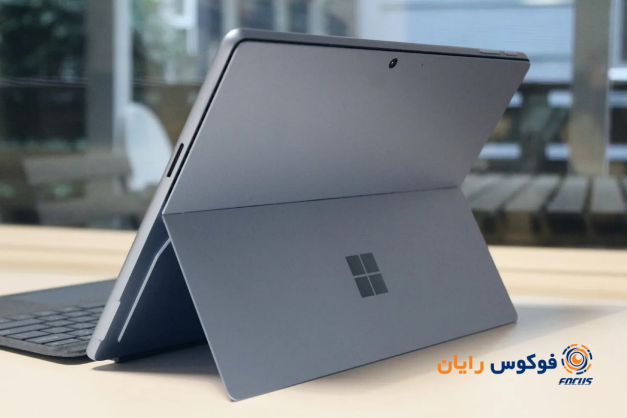 پایهٔ داخلی نصب شده تبلت سرفیس پرو Surface Pro 9